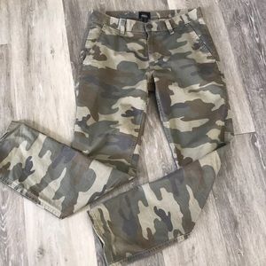 Men’s Camouflaged Camo pants size 29/30